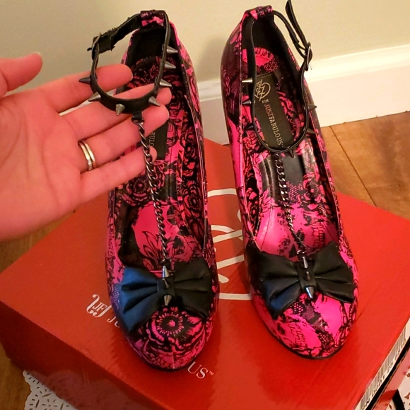 JustFab Size 8 Hot Pink Skull & Roses Spike Heels - Picture 6 of 7